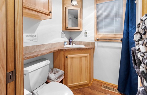 Ashland Cabin | 2 bedroom cabin, huge deck, lodge-style furnishings.