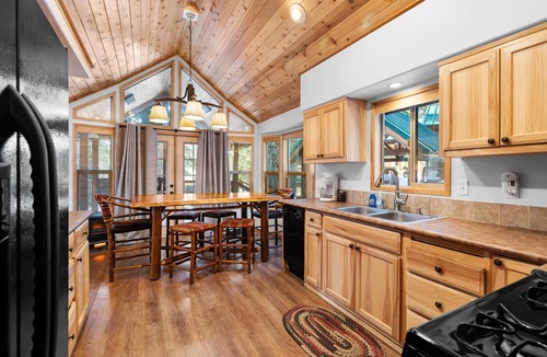 Ashland Cabin | 2 bedroom cabin, huge deck, lodge-style furnishings.