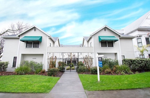 Midtown Sacramento House | 2 Bedroom Garden Townhouse in Midtown Sacramento