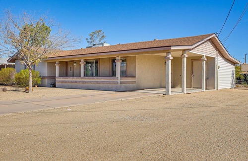 Youngtown House | 2-bedroom house in Quiet Youngtown with cool AC & laundry room-