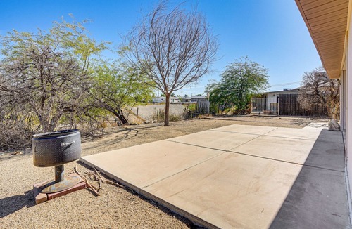 Youngtown House | 2-bedroom house in Quiet Youngtown with cool AC & laundry room-