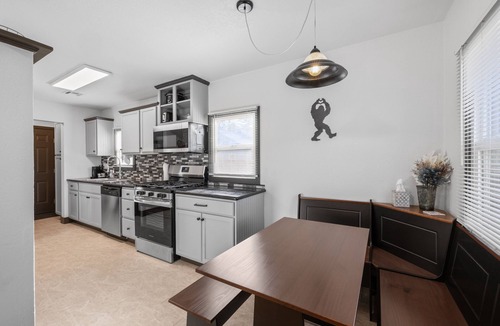 Grants Pass House | 2-bedroom house in lovely Grants Pass close to downtown