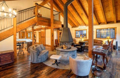 Incline Village House | 2 Blocks to Lake Tahoe! Group Gem w/Hot Tub