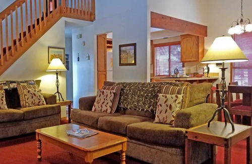 Sunriver House | 2 Butternut-Sunriver, Oregon: Hot Tub, BBQ, WiFi, SHARC Aquatics, Tubing Hill, Mt. Bachelor, Golf, Deschutes River, Tennis, Bike Paths