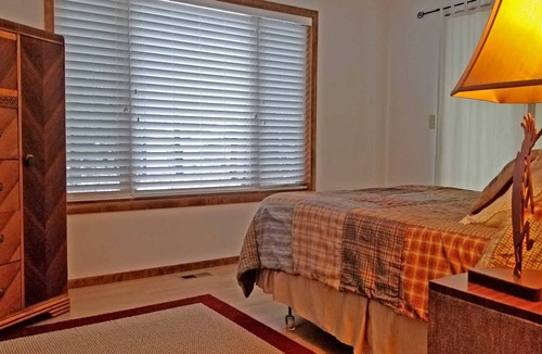 Sunriver House | 2 Butternut-Sunriver, Oregon: Hot Tub, BBQ, WiFi, SHARC Aquatics, Tubing Hill, Mt. Bachelor, Golf, Deschutes River, Tennis, Bike Paths
