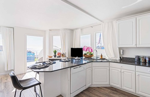Cayucos Cottage | 2 Coastal Studios at Cayucus Beach Access + Ocean Views