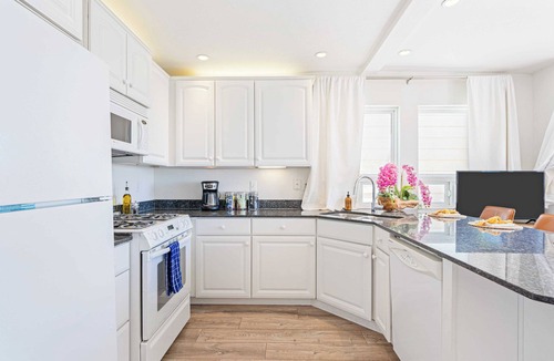 Cayucos Cottage | 2 Coastal Studios at Cayucus Beach Access + Ocean Views