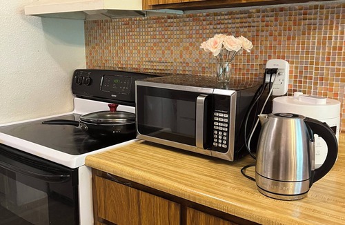 Reno/Tahoe Airport Apartment | 2 comfort bedroom with private bath & kitchen by Reno airport ,close ski & hike