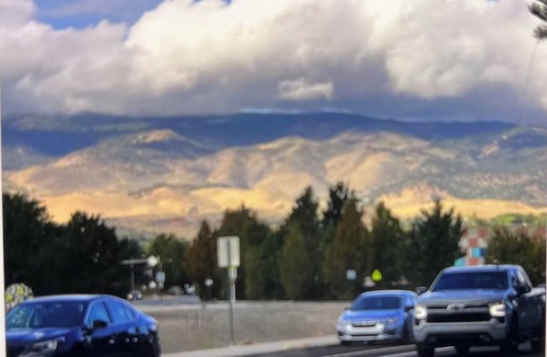 Reno/Tahoe Airport Apartment | 2 comfort bedroom with private bath & kitchen by Reno airport ,close ski & hike