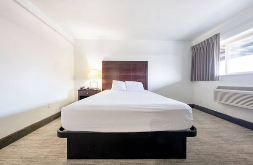 Hollywood District Hotel | 2 Conveniently Located Spaces Ideal for Explorers & Families