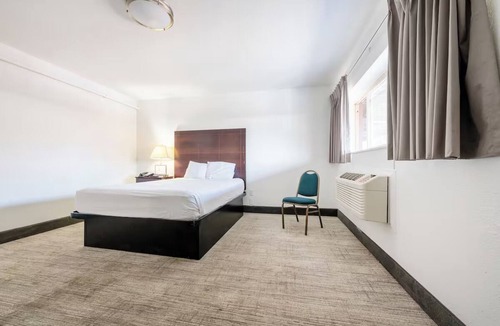 Hollywood District Hotel | 2 Conveniently Located Spaces Ideal for Explorers & Families