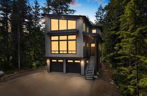 Government Camp House | 2 Homes Sleeps 22 Sauna Hot Tub Fire Pit