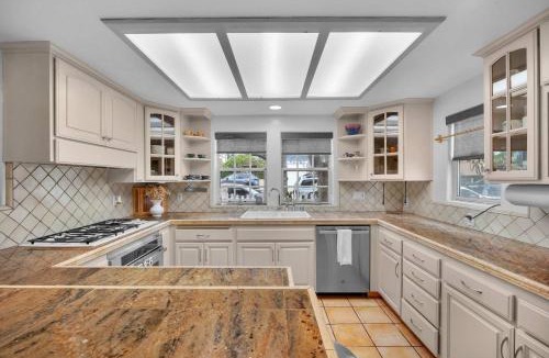 Mission Hills House | 2 Homes Villa 10 Min to Mission Beach Zoo & Downtown