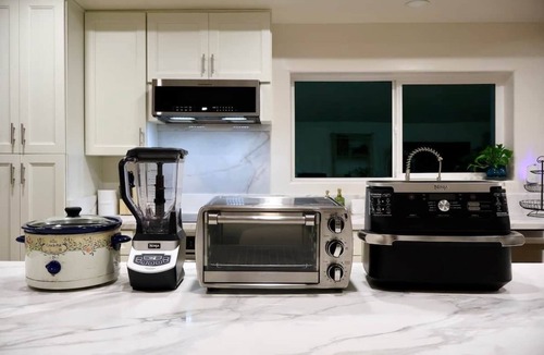 Mira Mesa House | 2 Masters, Newly Renovated New Furnishings 4BR 3BA