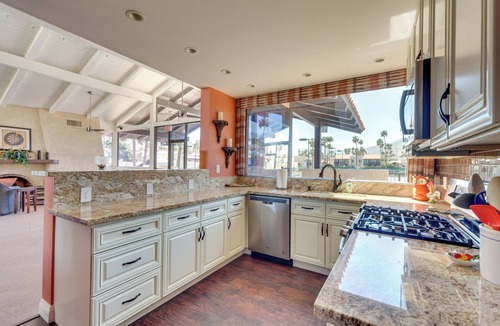 Canyon Corridor Condo | 2 Mi to Dtwn Palm Springs: Mtn-View Condo w/Pool
