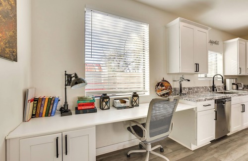 Garfield Apartment | 2 Mi to Dtwn Phoenix: Sleek Apt w/Fenced Yard!