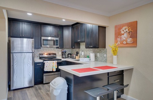 Pleasanton Condo | 2 Mi to Dtwn Pleasanton Condo w/Pool Access