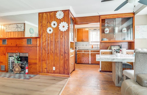 Farmington Hills House | 2 Mi to Heritage Park! Pet-Friendly Retreat