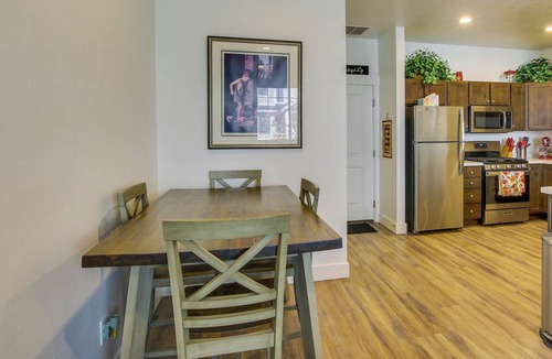 Providence Apartment | 2 Mi to Zootah: Providence Townhome w/Fireplaces