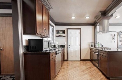 San Antonio Heights House | 2 minutes drive to downtown Claremont. Walking distance to Restaurants and Shops