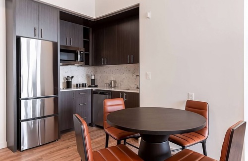 Central Area Hotel | 2 Modern & Spacious Studios Perfect for Group Adventure | Pringle Trail – 0.4 mi