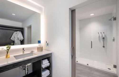 Central Area Hotel | 2 Modern & Spacious Studios Perfect for Group Adventure | Pringle Trail – 0.4 mi