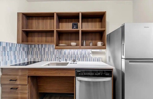Temecula Hotel | 2 Pet-Friendly Suites Perfect for Wine Country Travelers | Free Parking