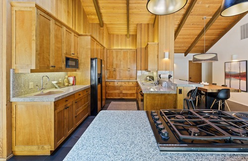 Sunriver House | 2 Pioneer - Designer Touches, Quiet South End, Gorgeous Kitchen, Hot Tub