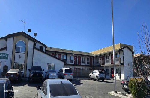 Victorville Apartment | 2 Queen Bed | Smoking