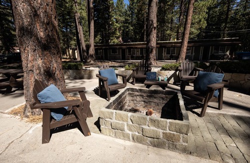 Tahoe Island Cabin | 2 Queen bedroom cabin in South Lake Tahoe w/Full Kitchen and Jetted Bathtub