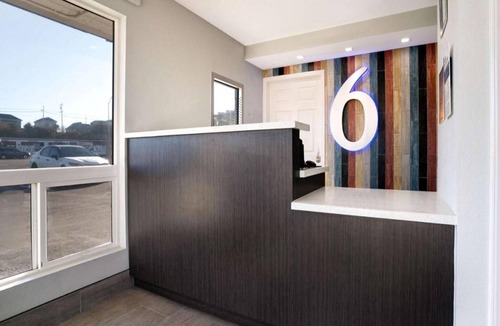 Eureka Apartment | 2 Queen Beds | Non-Smoking, Micfridge