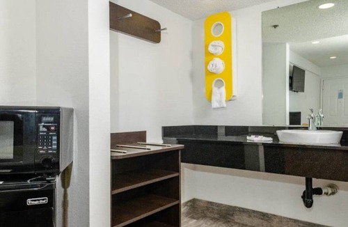 Raisin Apartment | 2 Queen Beds|Nsmk, Micfridge