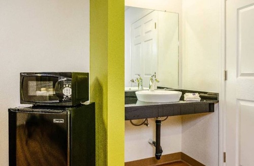Raisin Apartment | 2 Queen Beds|Nsmk, Micfridge