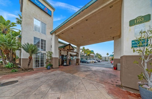 Townsite Apartment | 2 Queen Beds|Nsmk|Micfridge