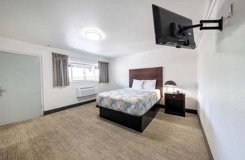 Hollywood District Hotel | 2 Relaxing Retreats Steps from Portland’s Historic Highlights w/Free Parking