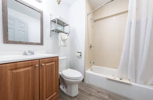 Hollywood District Hotel | 2 Relaxing Retreats Steps from Portland’s Historic Highlights w/Free Parking
