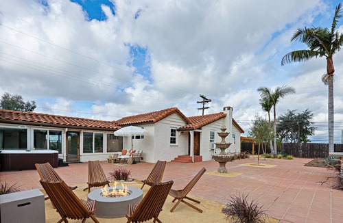 Vista House | 2 Separate Homes w 2 hot tub - The Vineyard Retreat - New listing