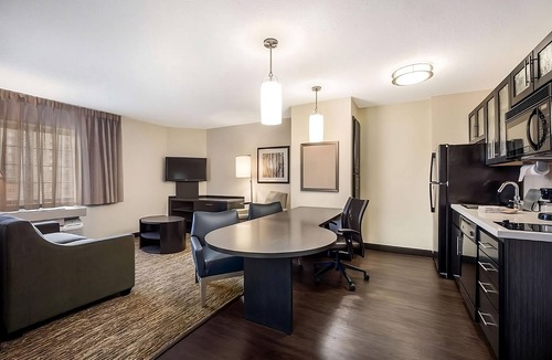 North Mountain Hotel | 2 Spacious Good-Value Accommodations! Outdoor Pool, Pet-Friendly