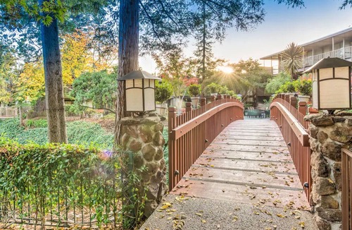 Barron Park Hotel | 2 Spacious Room with Free Breakfast, Heated Pool & Parking Near Stanford