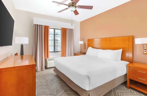 Palo Verde Hotel | 2 Spacious Suites w/Free Parking, Mini Golf & Pool Access l Ideal for Families