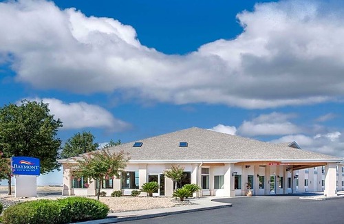 Willows Hotel | 2-Star Hotel ∙ Baymont by Wyndham Willows