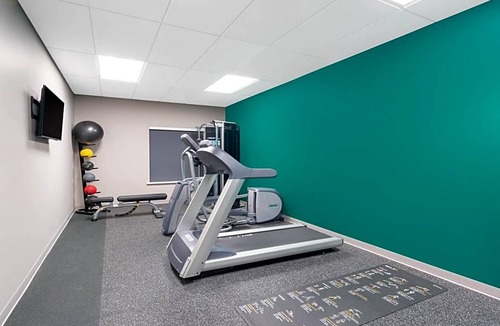 South San Jose Hotel | 2-Star Hotel ∙ Hampton Inn San Jose Cherry Ave, CA