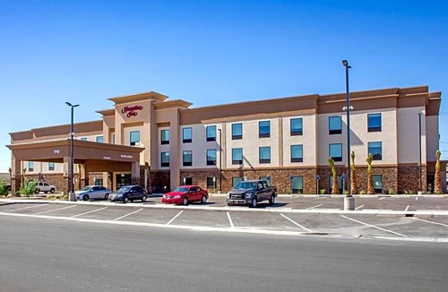 Parker Hotel | 2-Star Hotel ∙ Hampton Inn Parker, AZ