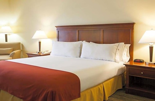 Turlock Hotel | 2-Star Hotel ∙ Holiday Inn Express Turlock, an IHG Hotel