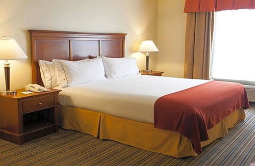 Turlock Hotel | 2-Star Hotel ∙ Holiday Inn Express Turlock, an IHG Hotel