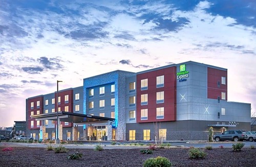 Keizer Hotel | 2-Star Hotel ∙ Holiday Inn Express & Suites Salem North - Keizer, an IHG Hotel