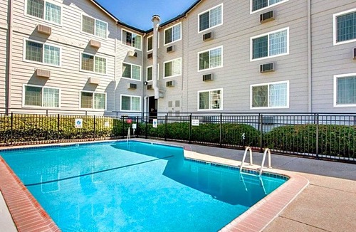 Springfield Hotel | 2-Star Hotel ∙ Quality Inn & Suites Springfield