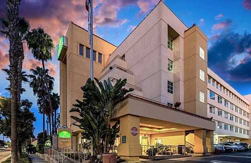 Anaheim Resort Hotel | 2-Star Hotel ∙ La Quinta by Wyndham Anaheim