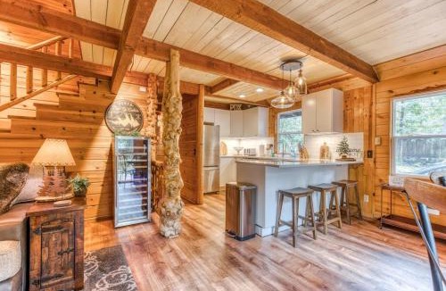 Rhododendron House | 2-story mountain cabin with loft and fireplace deck streaming washer&dryer