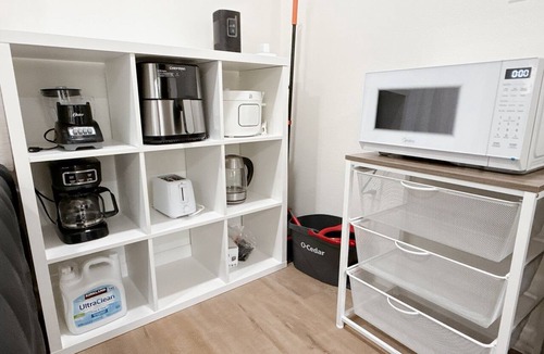 Arcadia House | 2 Suites in the guest house good for family/co-workers one parking spot only